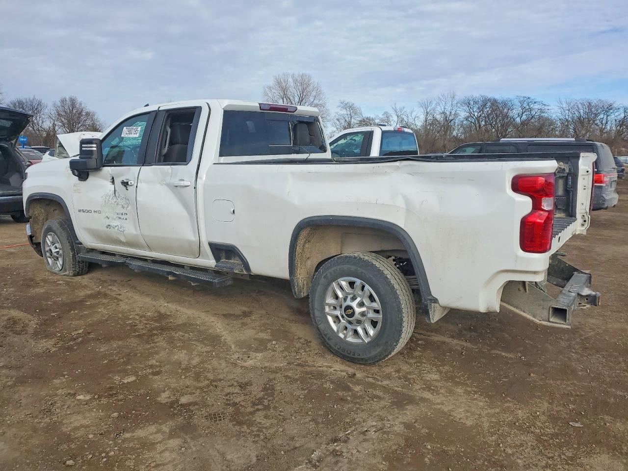 2023 CHEVROLET SILVERADO C2500 HEAVY DUTY LT photo 3