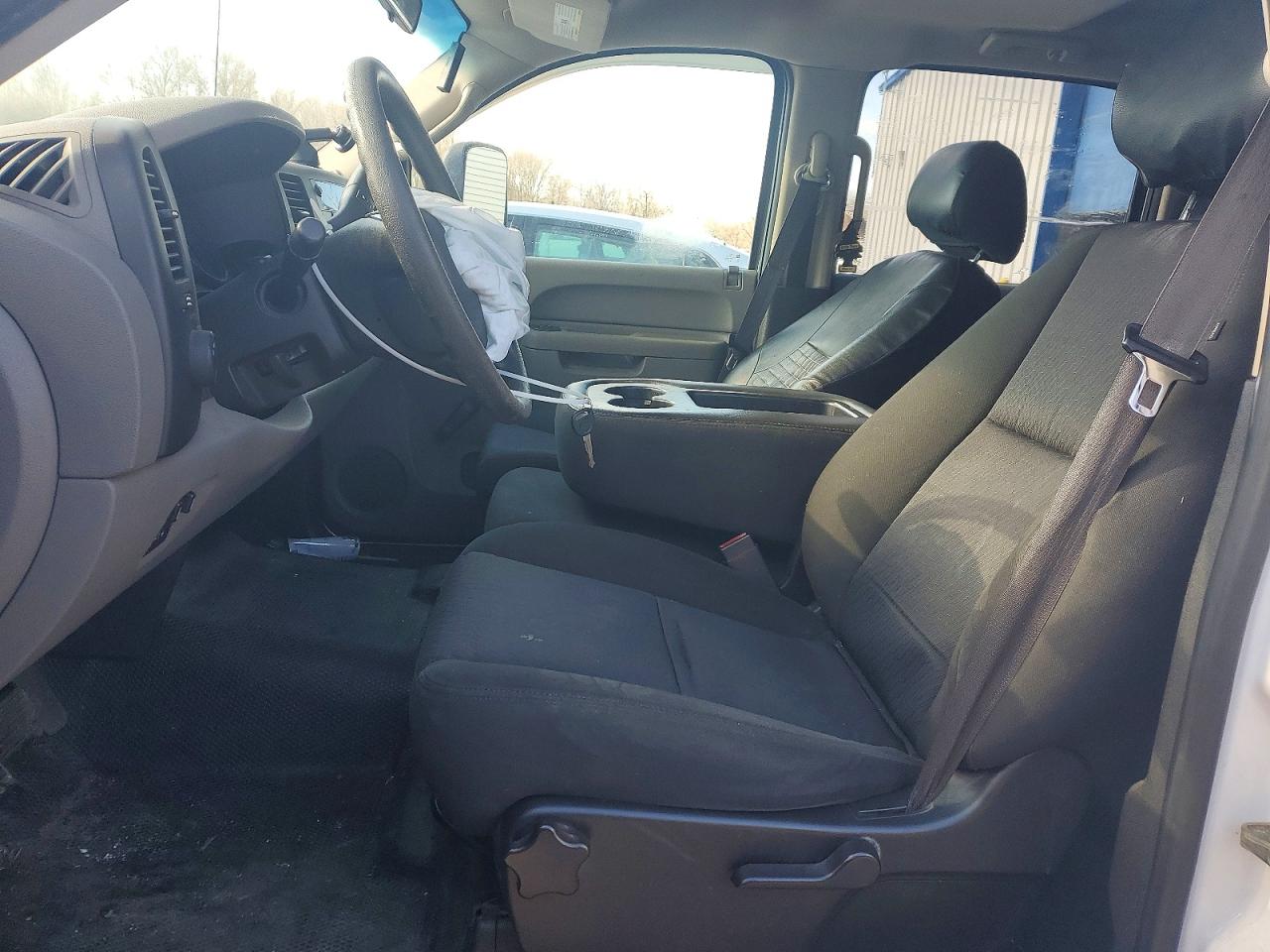2010 CHEVROLET SILVERADO C1500 photo 13