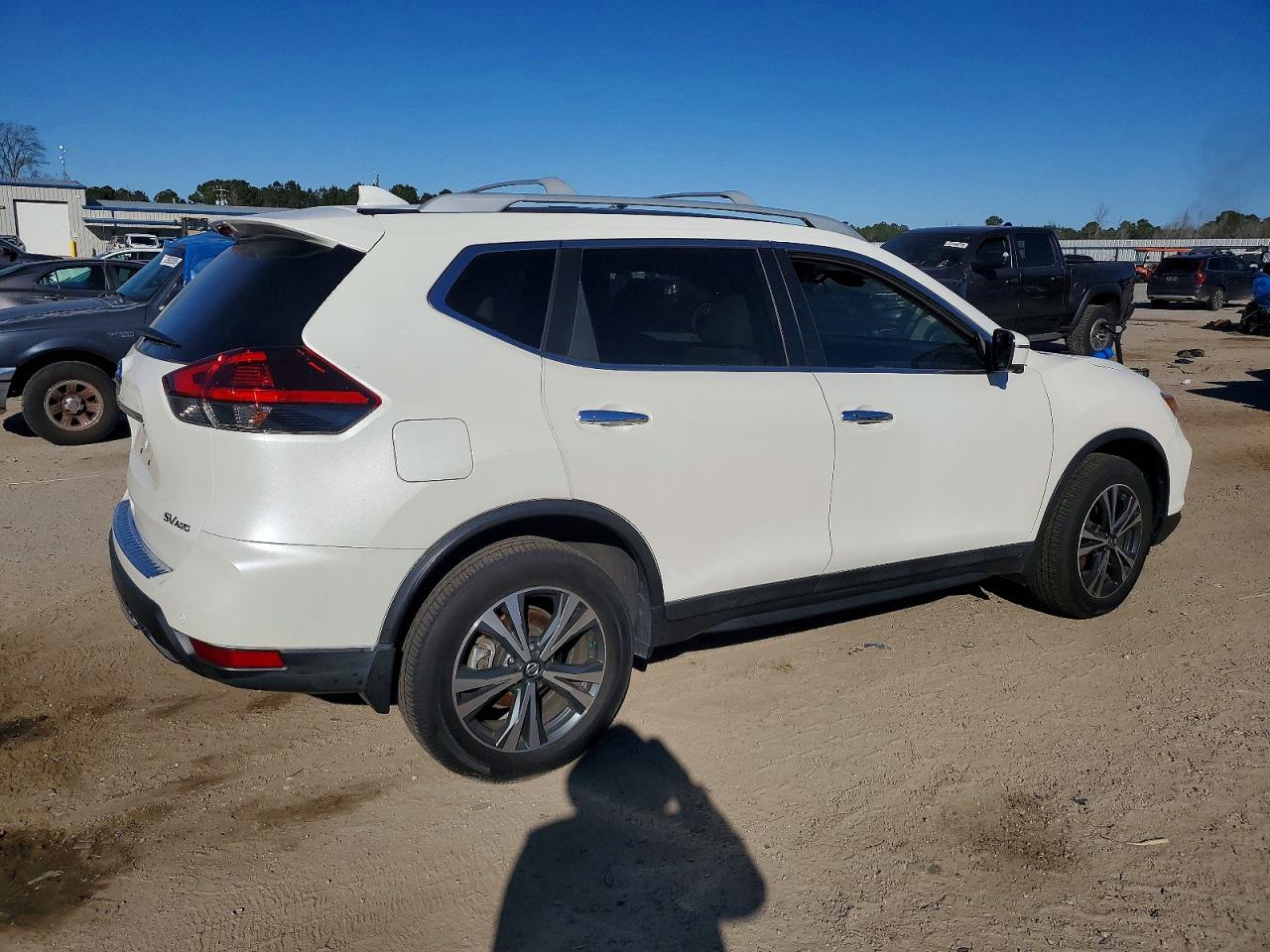 2020 NISSAN ROGUE SV photo 3