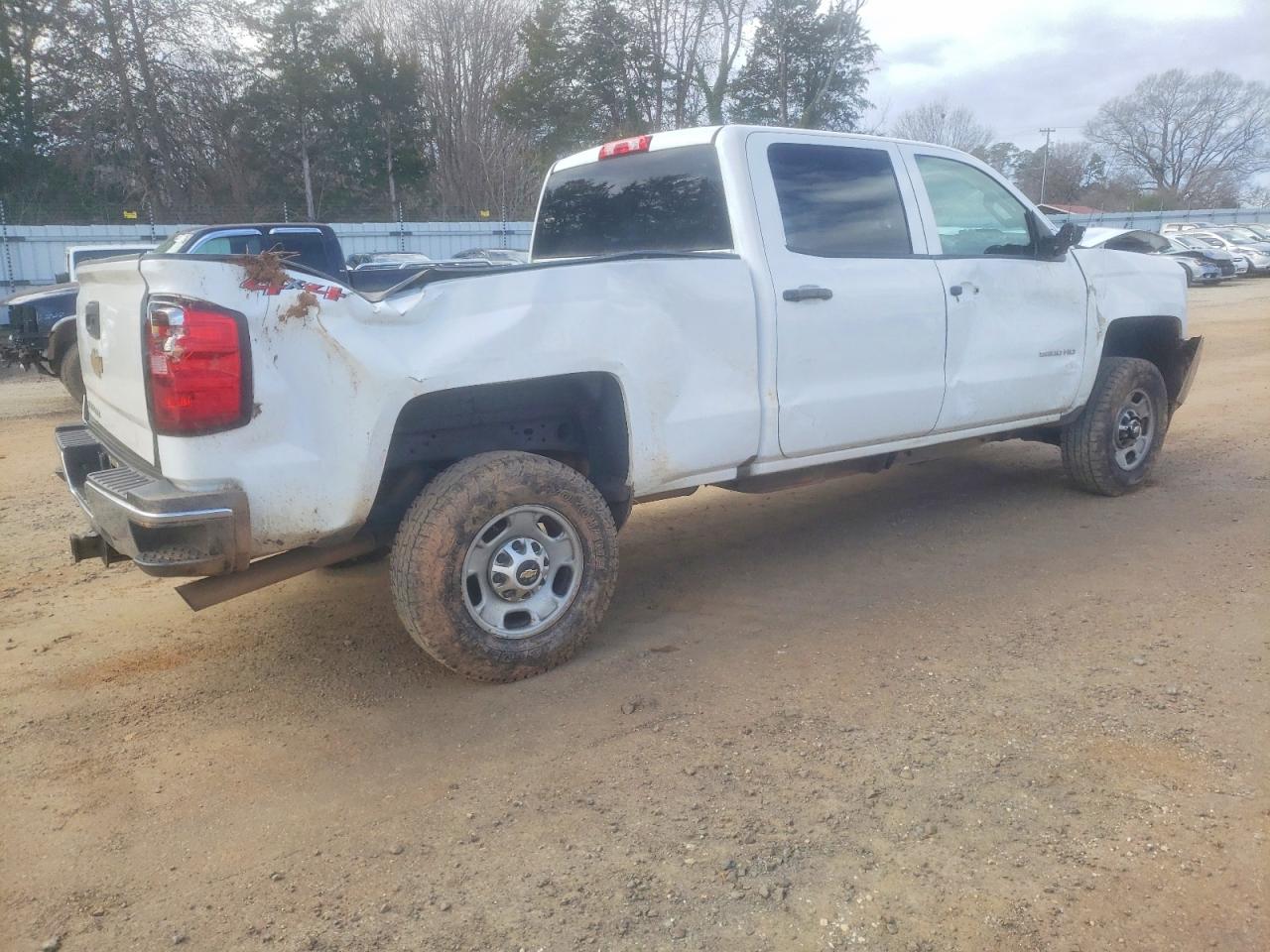 2019 CHEVROLET SILVERADO K2500 HEAVY DUTY photo 3