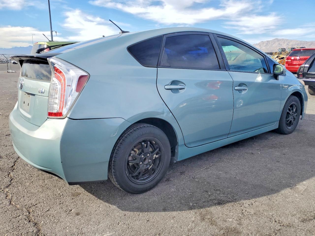 2013 TOYOTA PRIUS photo 3