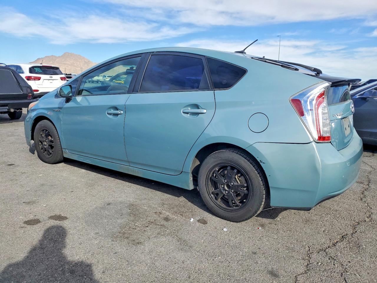 2013 TOYOTA PRIUS photo 2