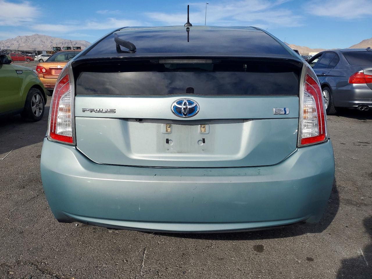 2013 TOYOTA PRIUS photo 6