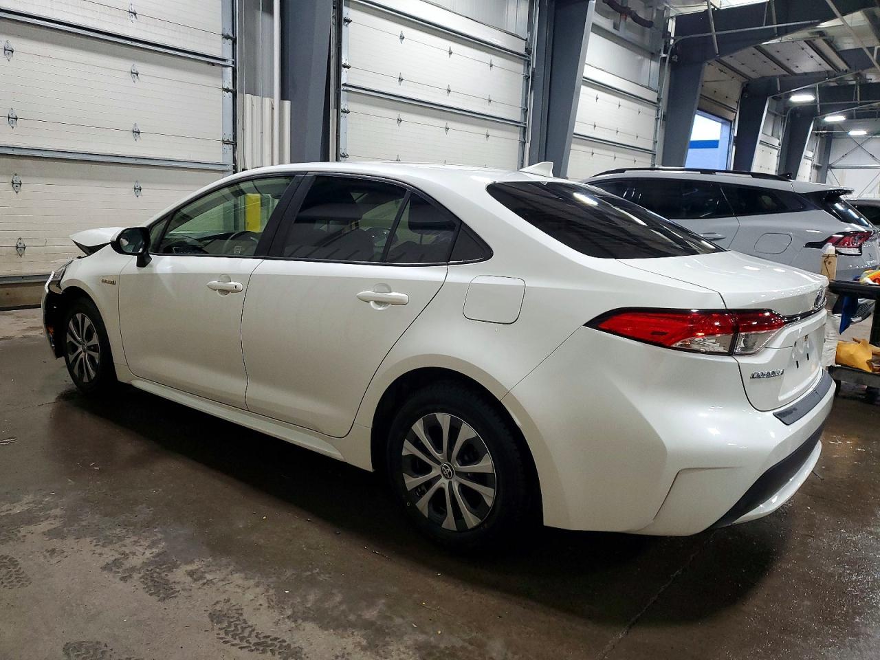 2020 TOYOTA COROLLA LE photo 2