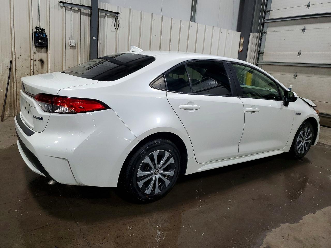 2020 TOYOTA COROLLA LE photo 3