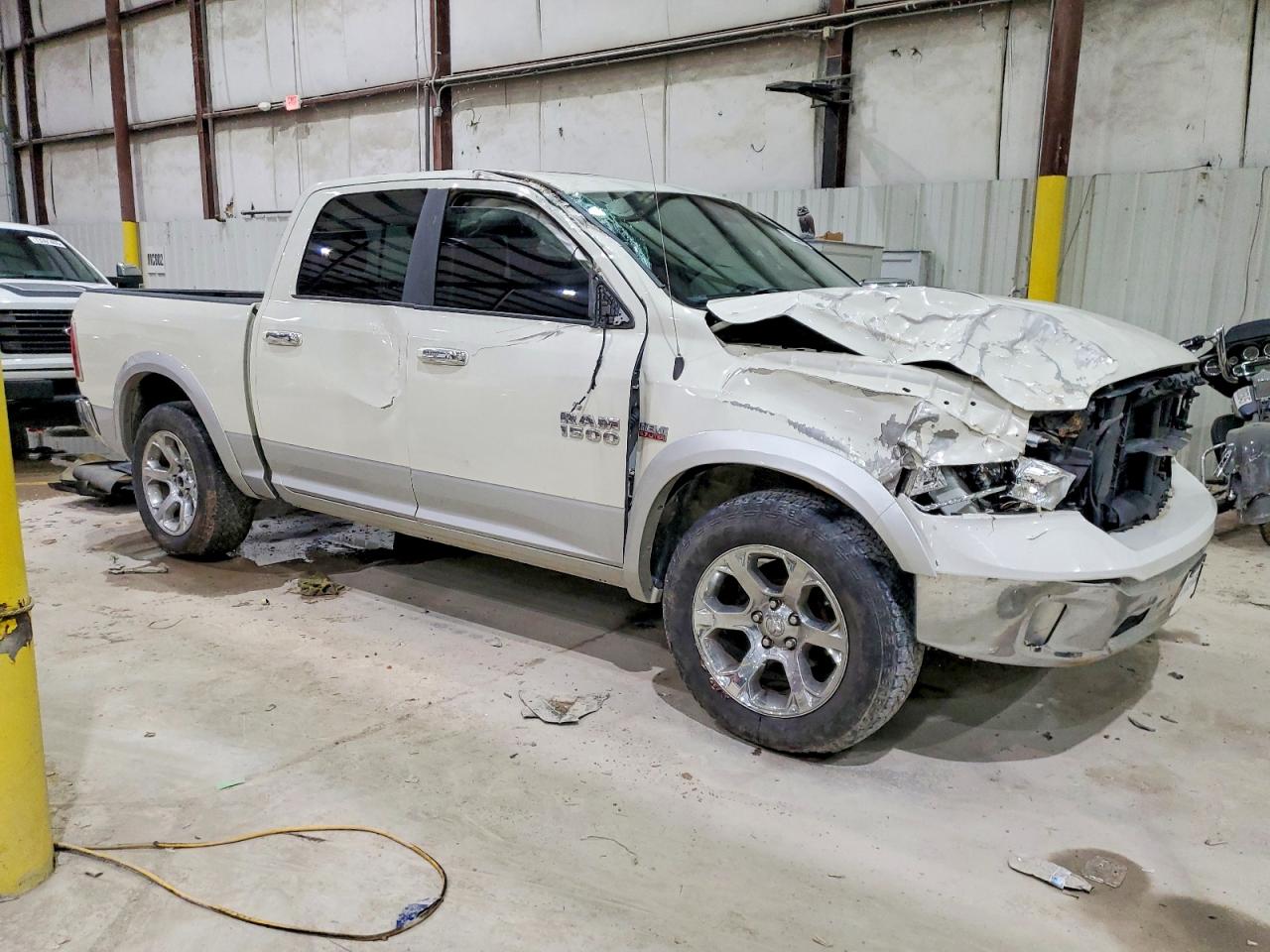 2016 RAM 1500 LARAMIE photo 7