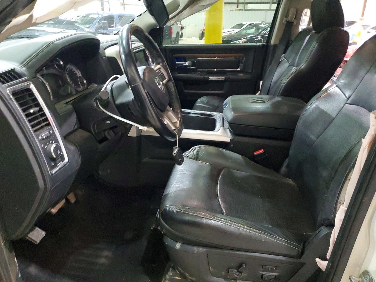 2016 RAM 1500 LARAMIE photo 13