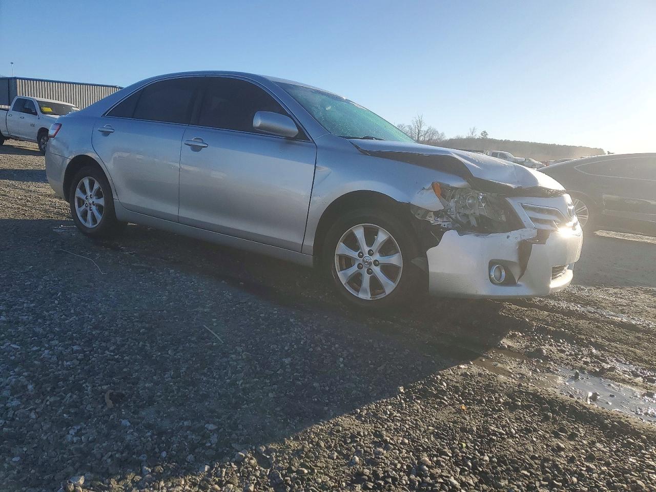 2010 TOYOTA CAMRY LE photo 4