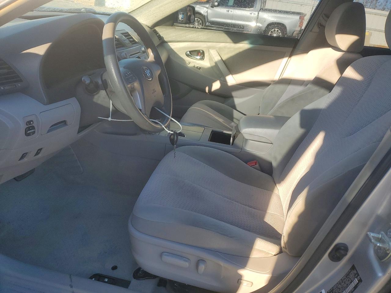 2010 TOYOTA CAMRY LE photo 7