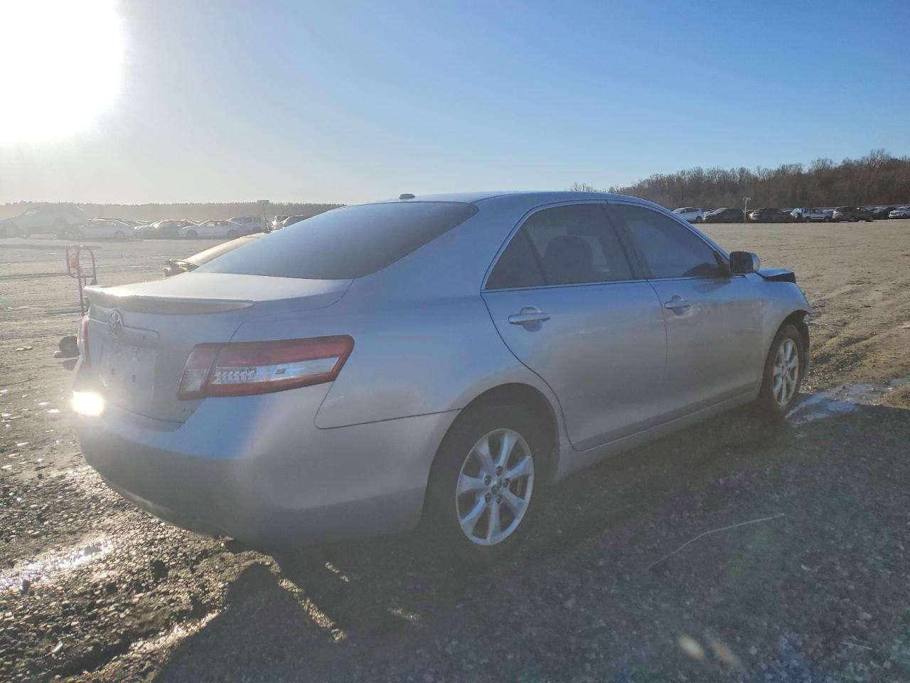 2010 TOYOTA CAMRY LE photo 3