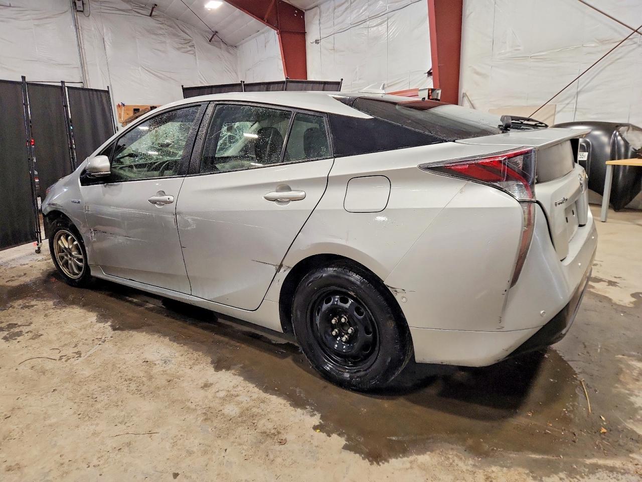 2018 TOYOTA PRIUS TWO photo 2