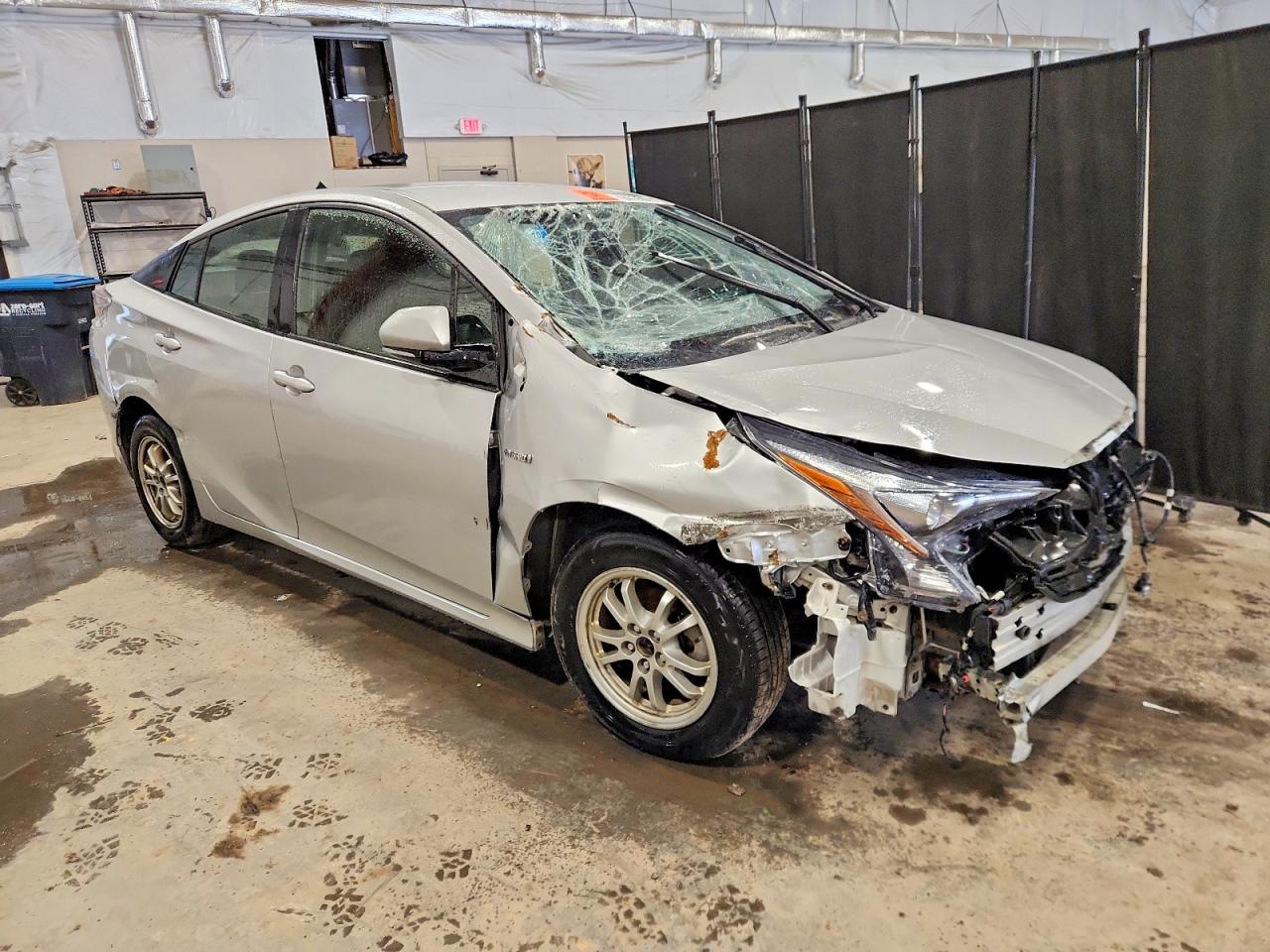 2018 TOYOTA PRIUS TWO photo 4