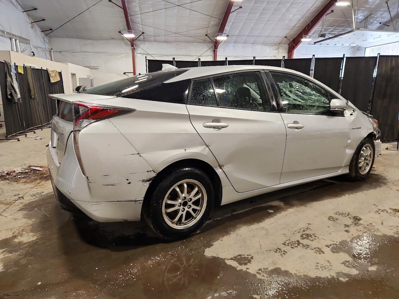 2018 TOYOTA PRIUS TWO photo 3