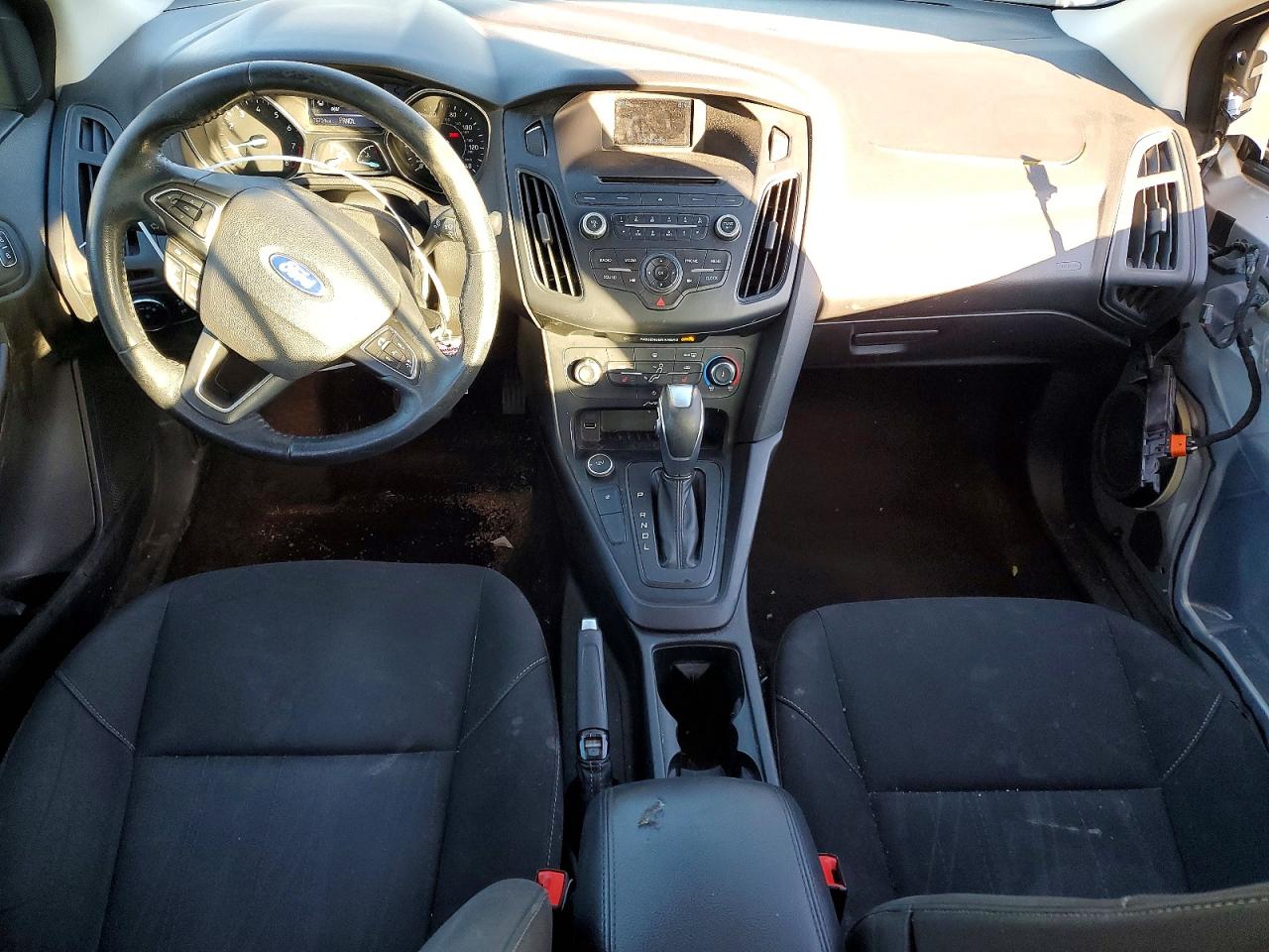 2015 FORD FOCUS SE photo 8