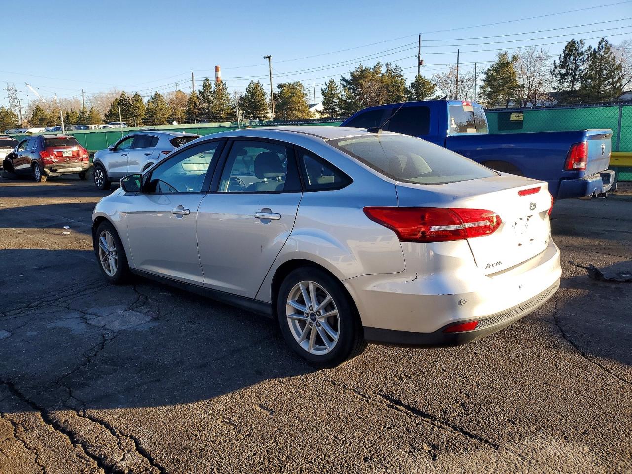 2015 FORD FOCUS SE photo 2
