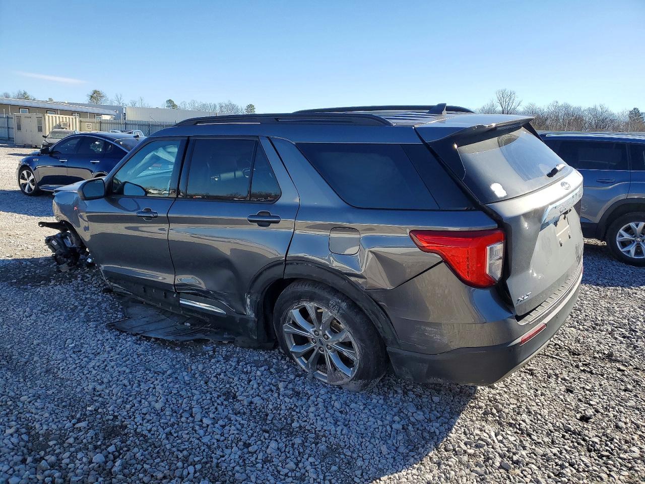 2021 FORD EXPLORER XLT photo 3