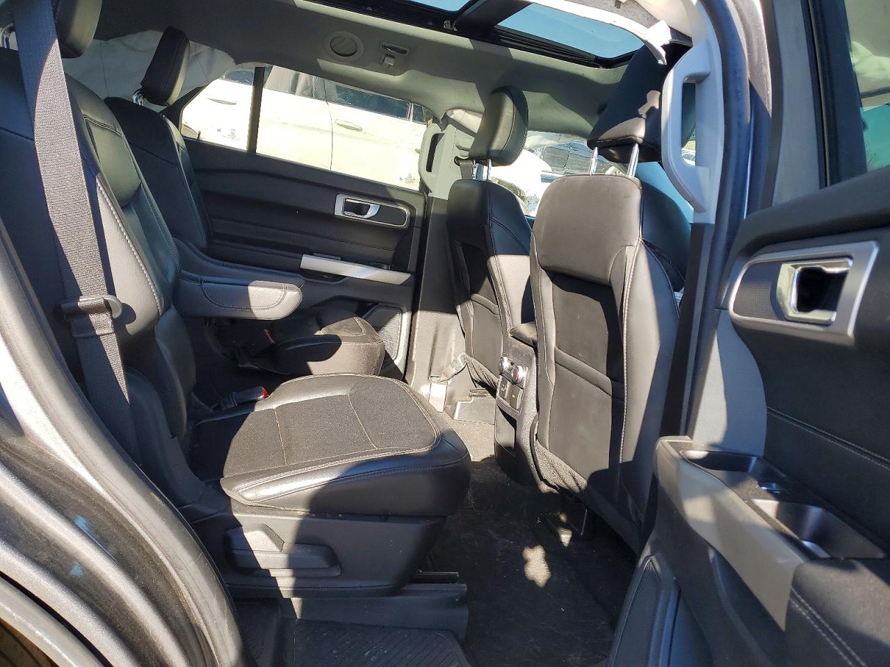 2021 FORD EXPLORER XLT photo 21