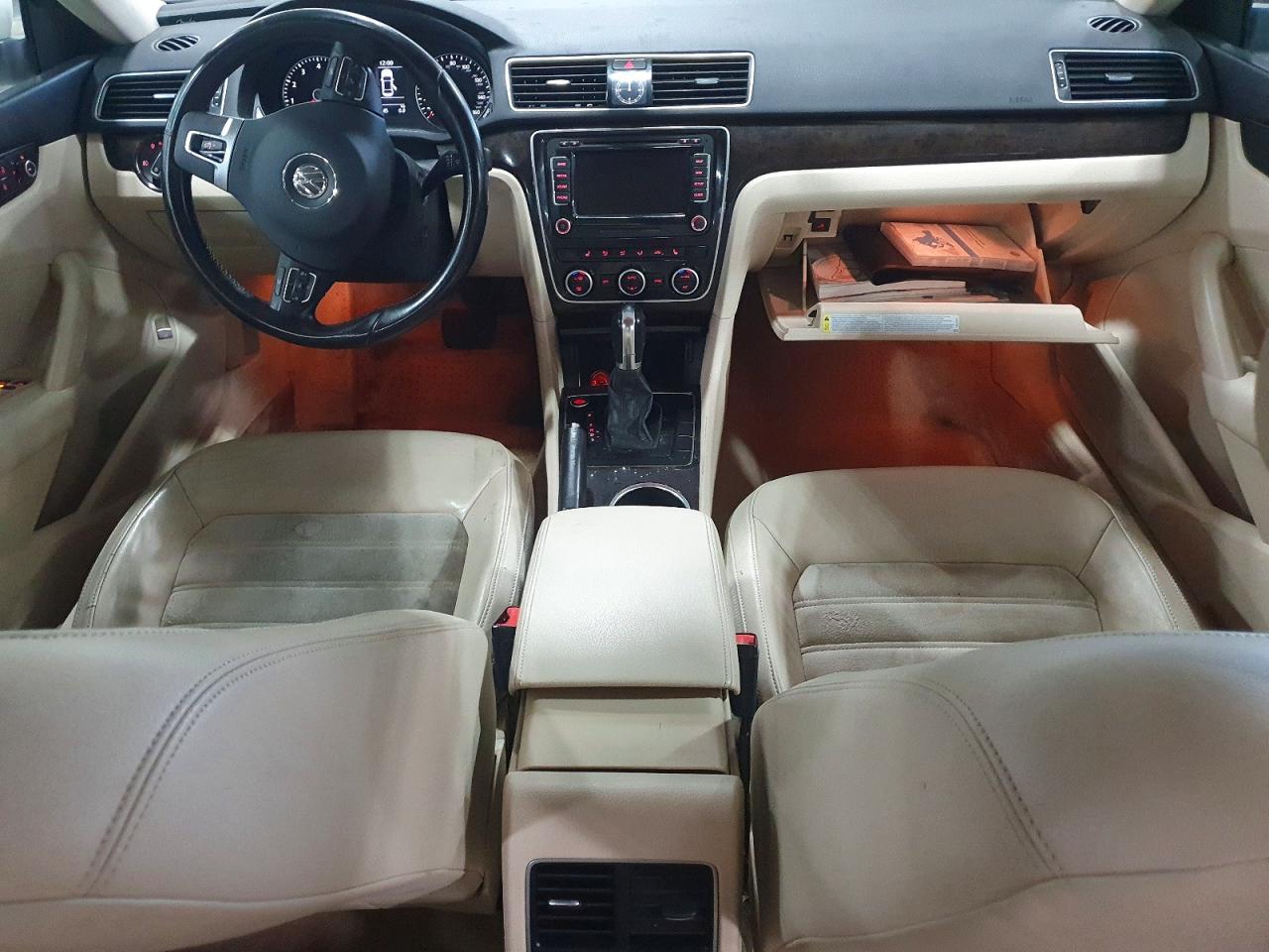 2014 VOLKSWAGEN PASSAT SEL photo 8