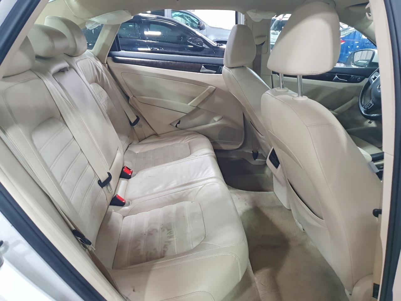 2014 VOLKSWAGEN PASSAT SEL photo 10