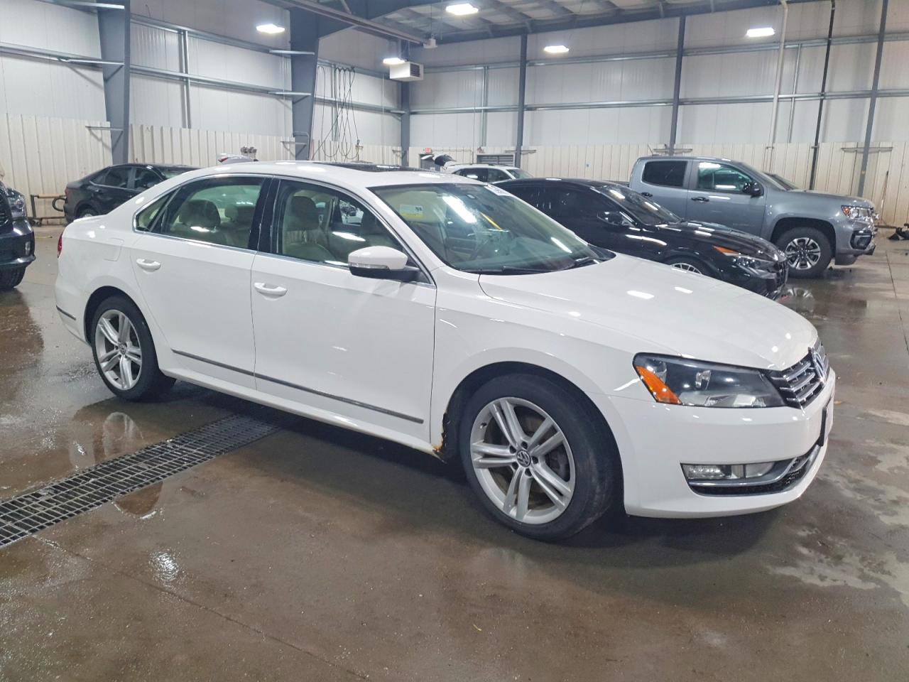 2014 VOLKSWAGEN PASSAT SEL photo 4