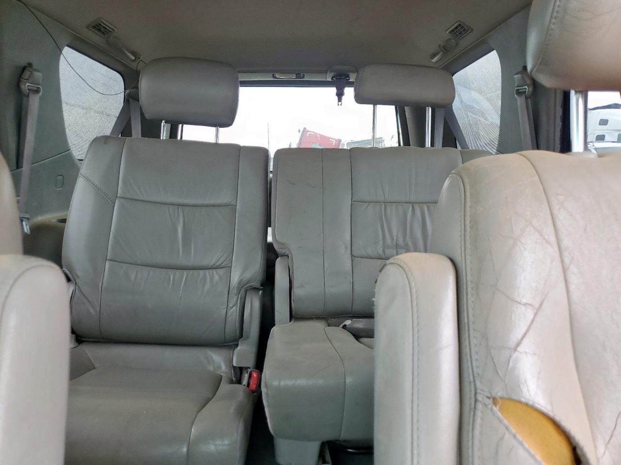 2002 TOYOTA SEQUOIA photo 19