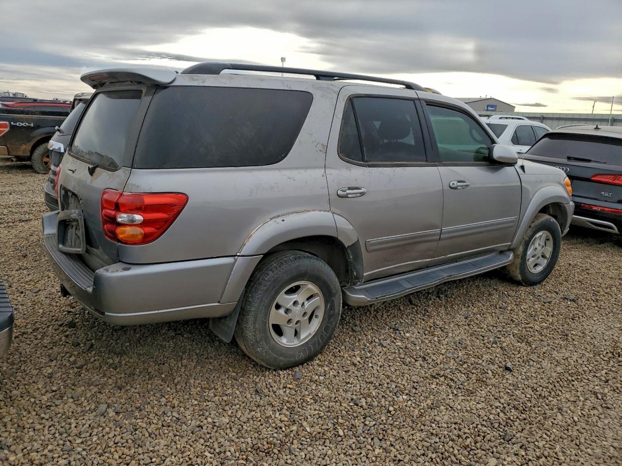 2002 TOYOTA SEQUOIA photo 5