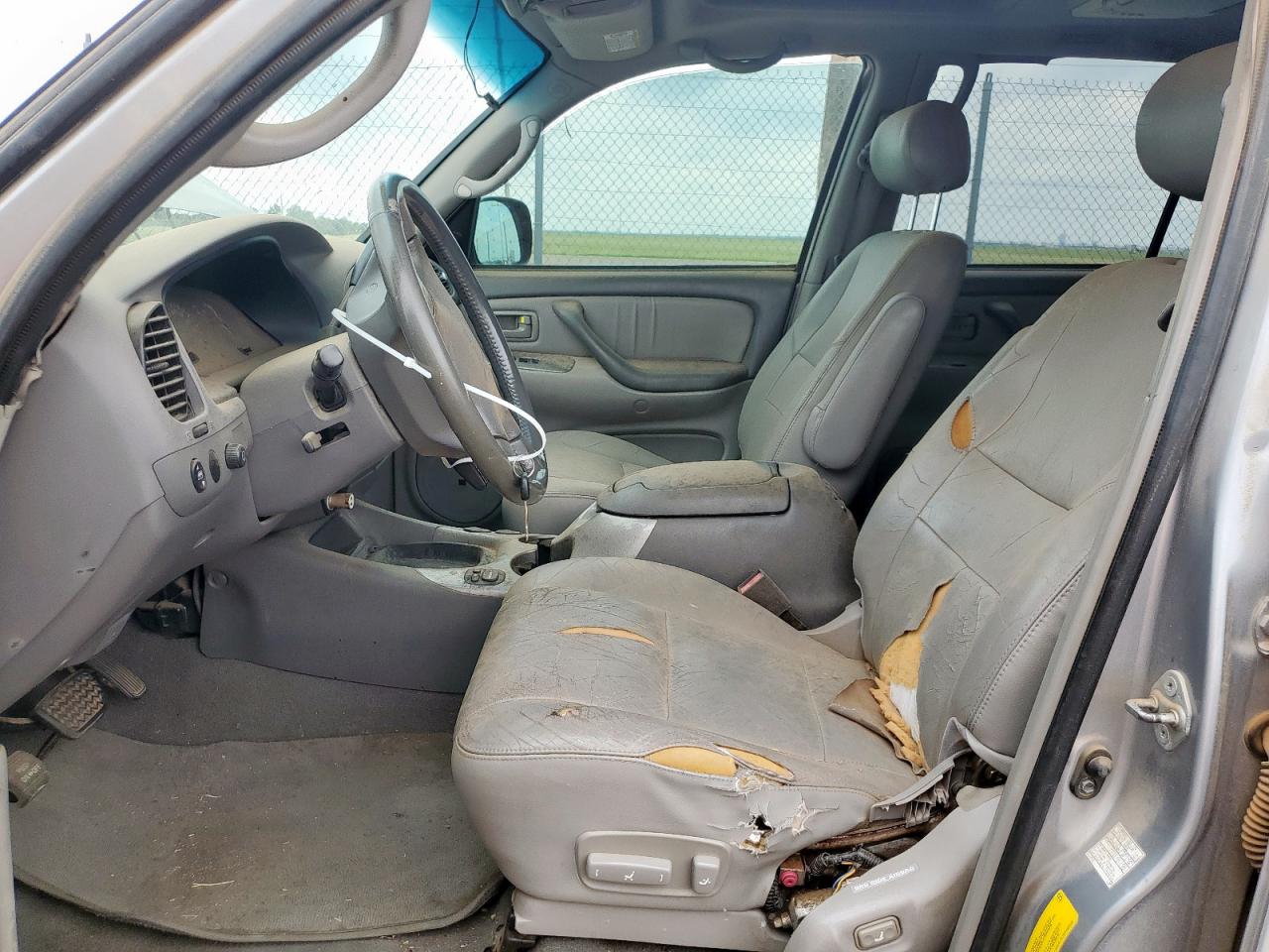 2002 TOYOTA SEQUOIA photo 13