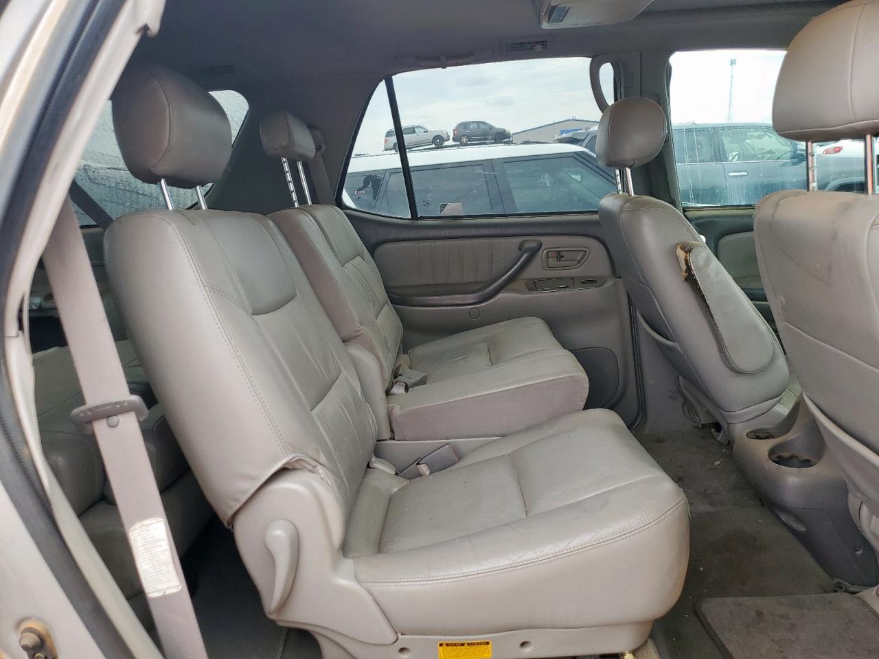 2002 TOYOTA SEQUOIA photo 21