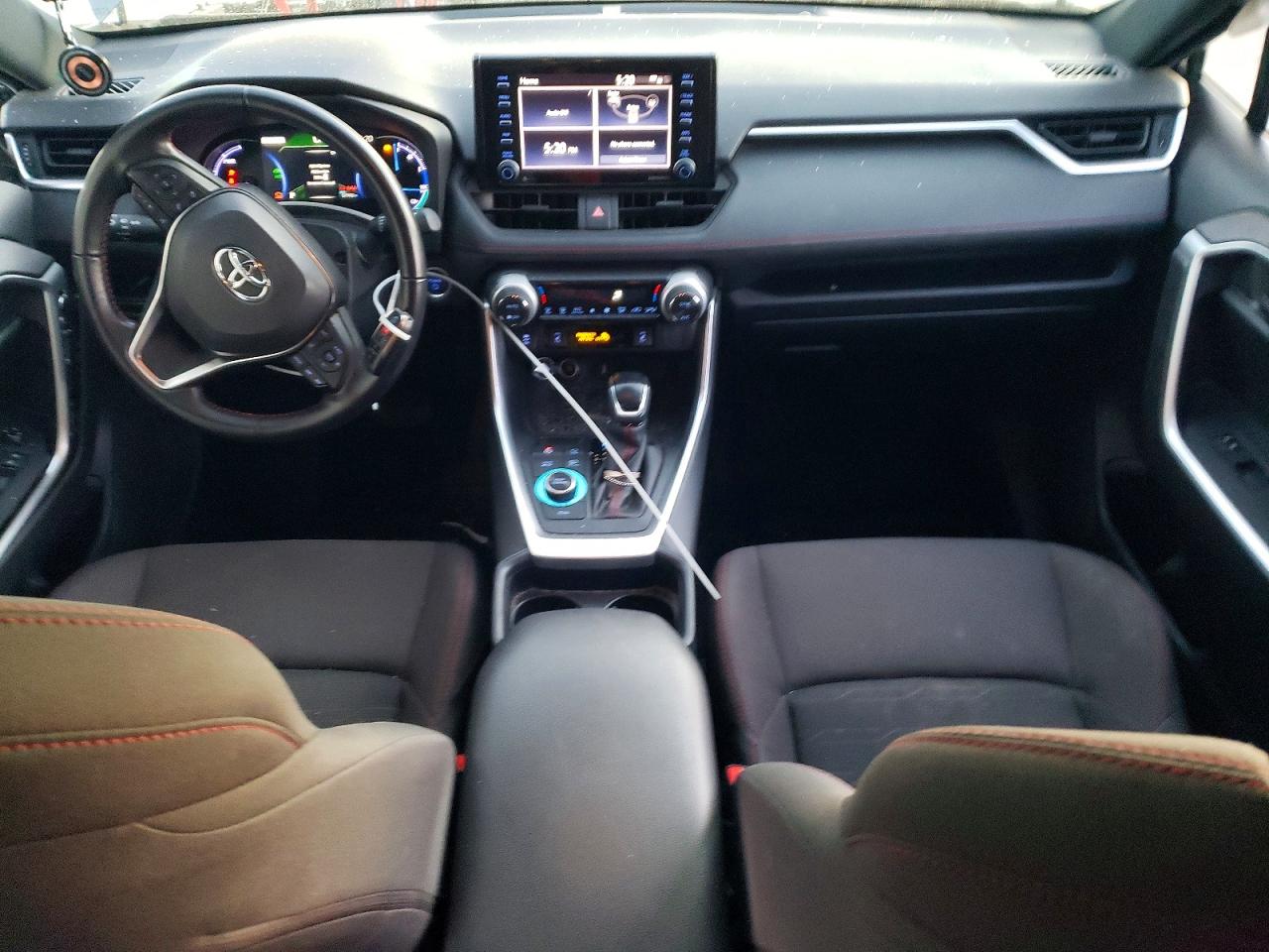 2021 TOYOTA RAV4 PRIME SE photo 8