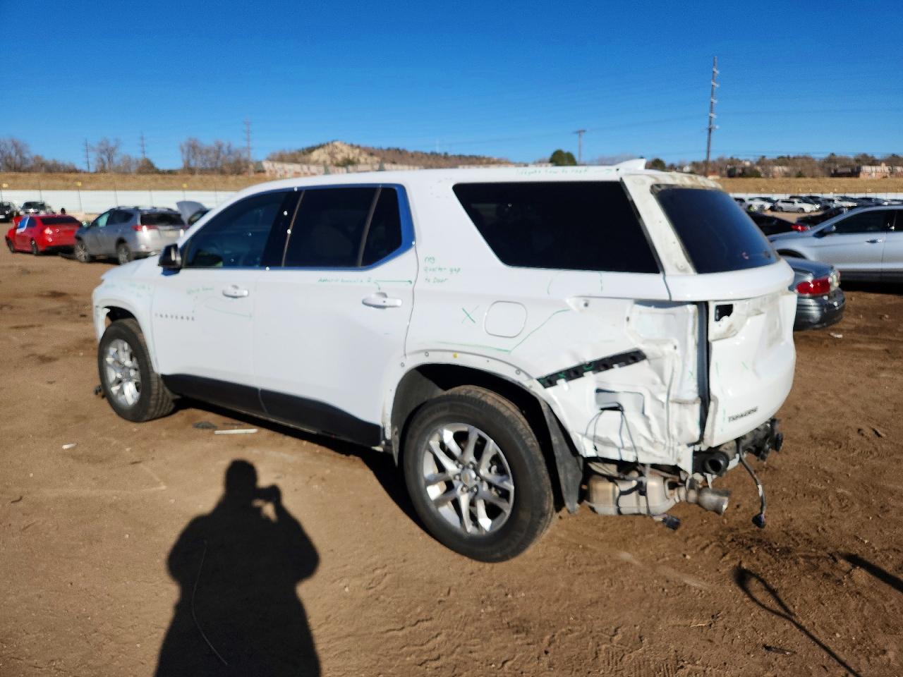 2023 CHEVROLET TRAVERSE LS photo 2