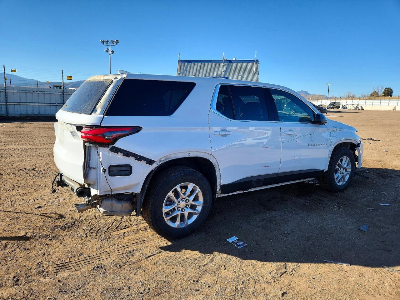 2023 CHEVROLET TRAVERSE LS photo 3