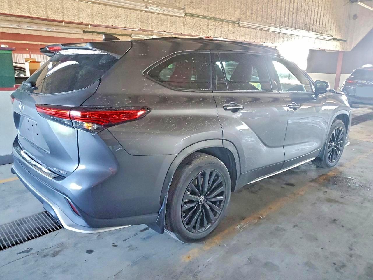 2023 TOYOTA HIGHLANDER XSE photo 3