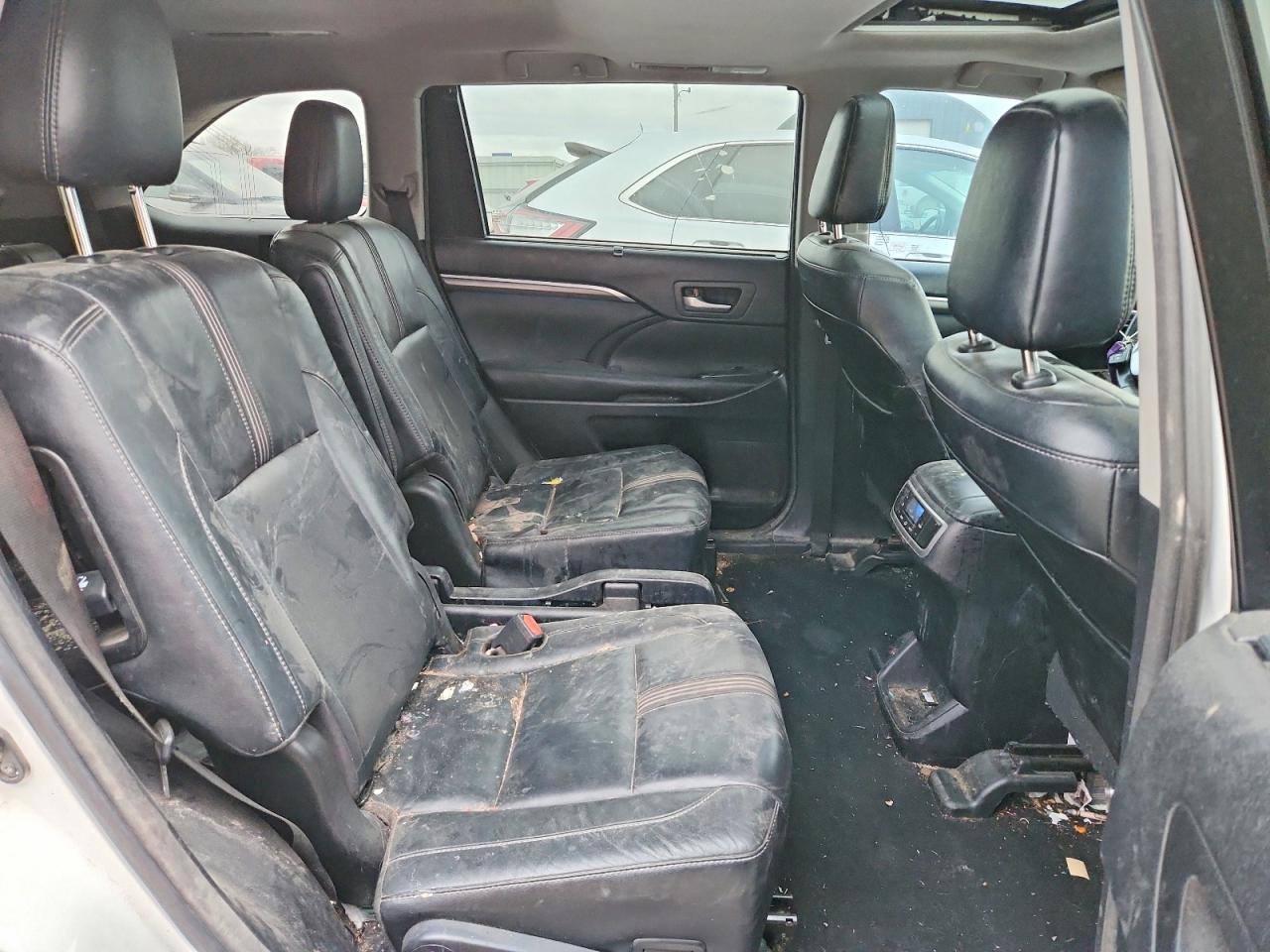 2017 TOYOTA HIGHLANDER photo 11