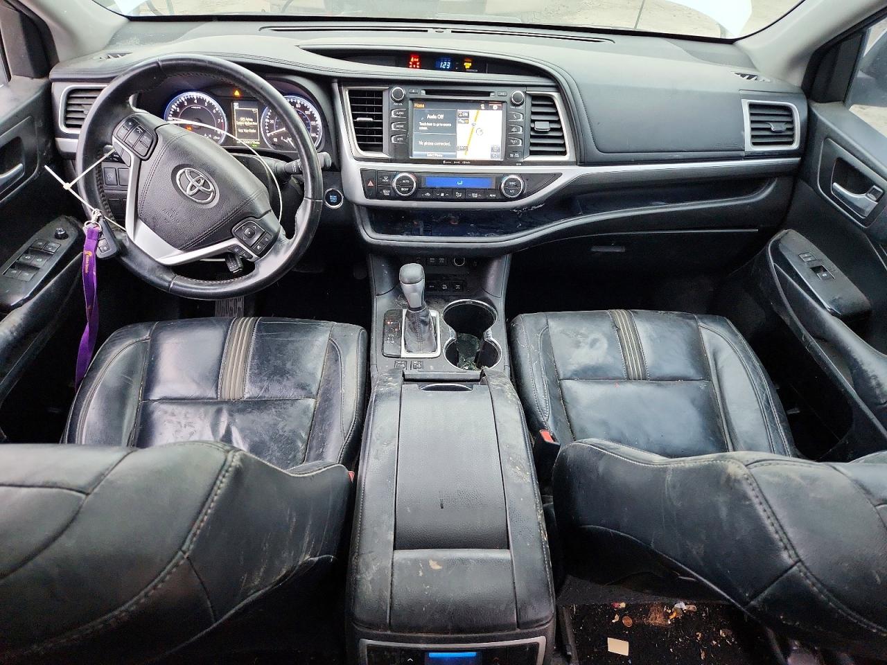 2017 TOYOTA HIGHLANDER photo 8