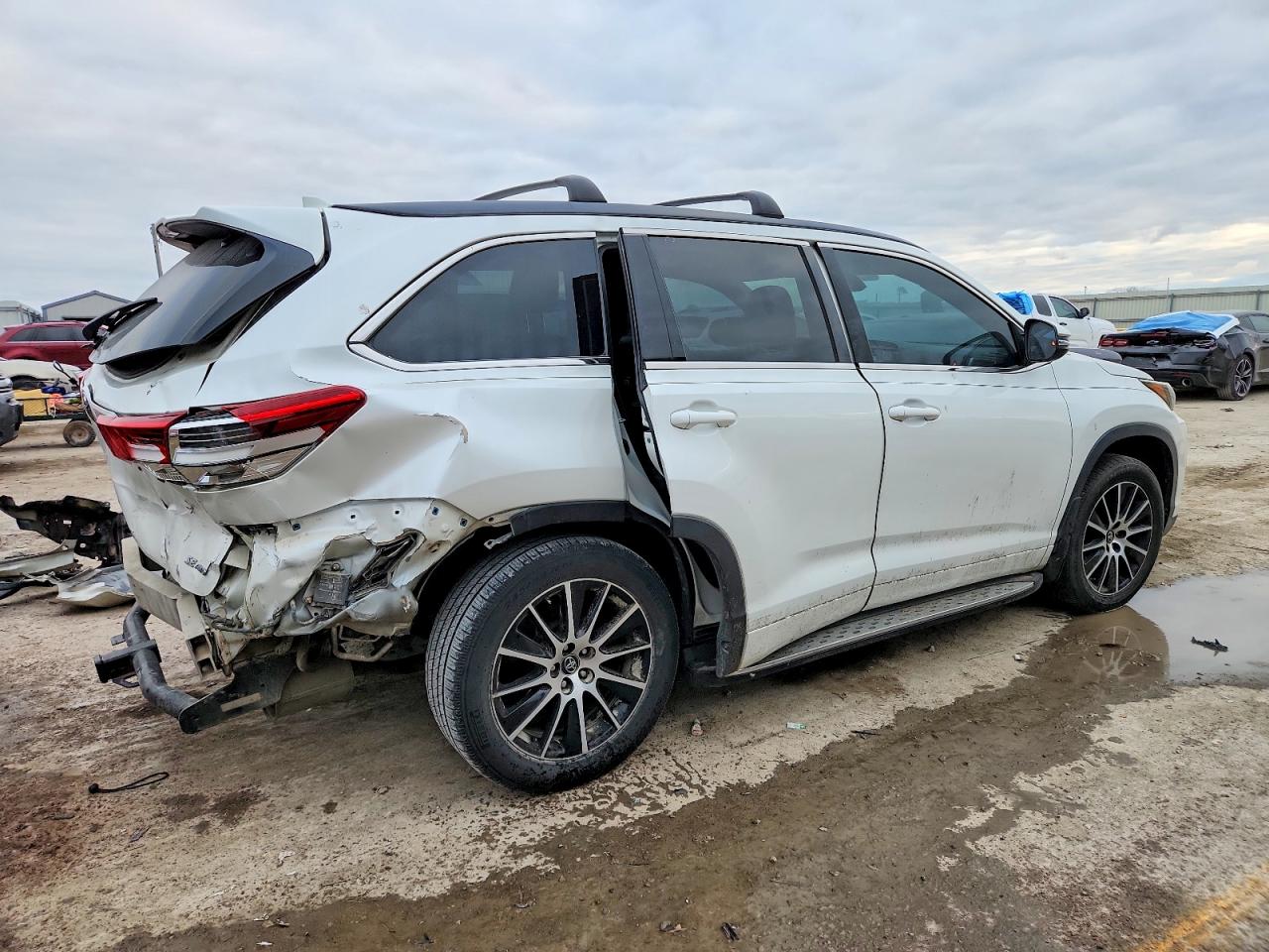 2017 TOYOTA HIGHLANDER photo 3
