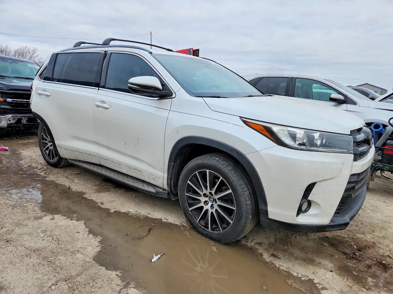 2017 TOYOTA HIGHLANDER photo 4