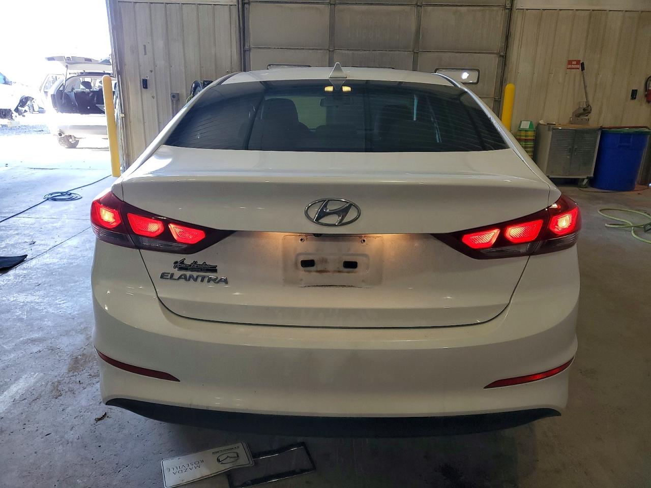 2017 HYUNDAI ELANTRA SE photo 11