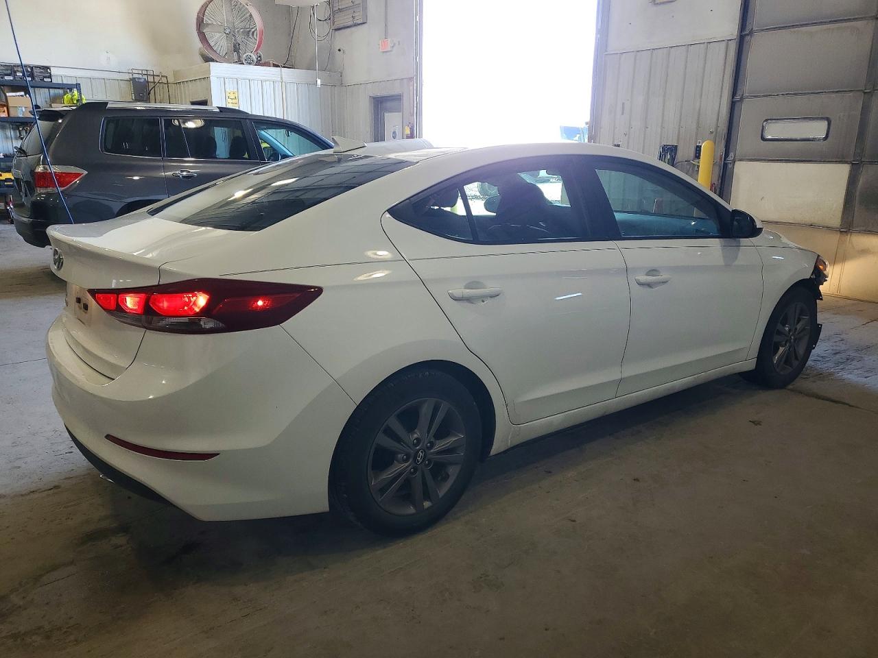 2017 HYUNDAI ELANTRA SE photo 5