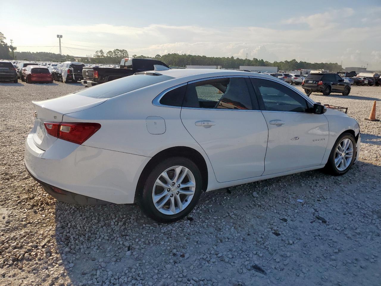 2018 CHEVROLET MALIBU LT photo 5