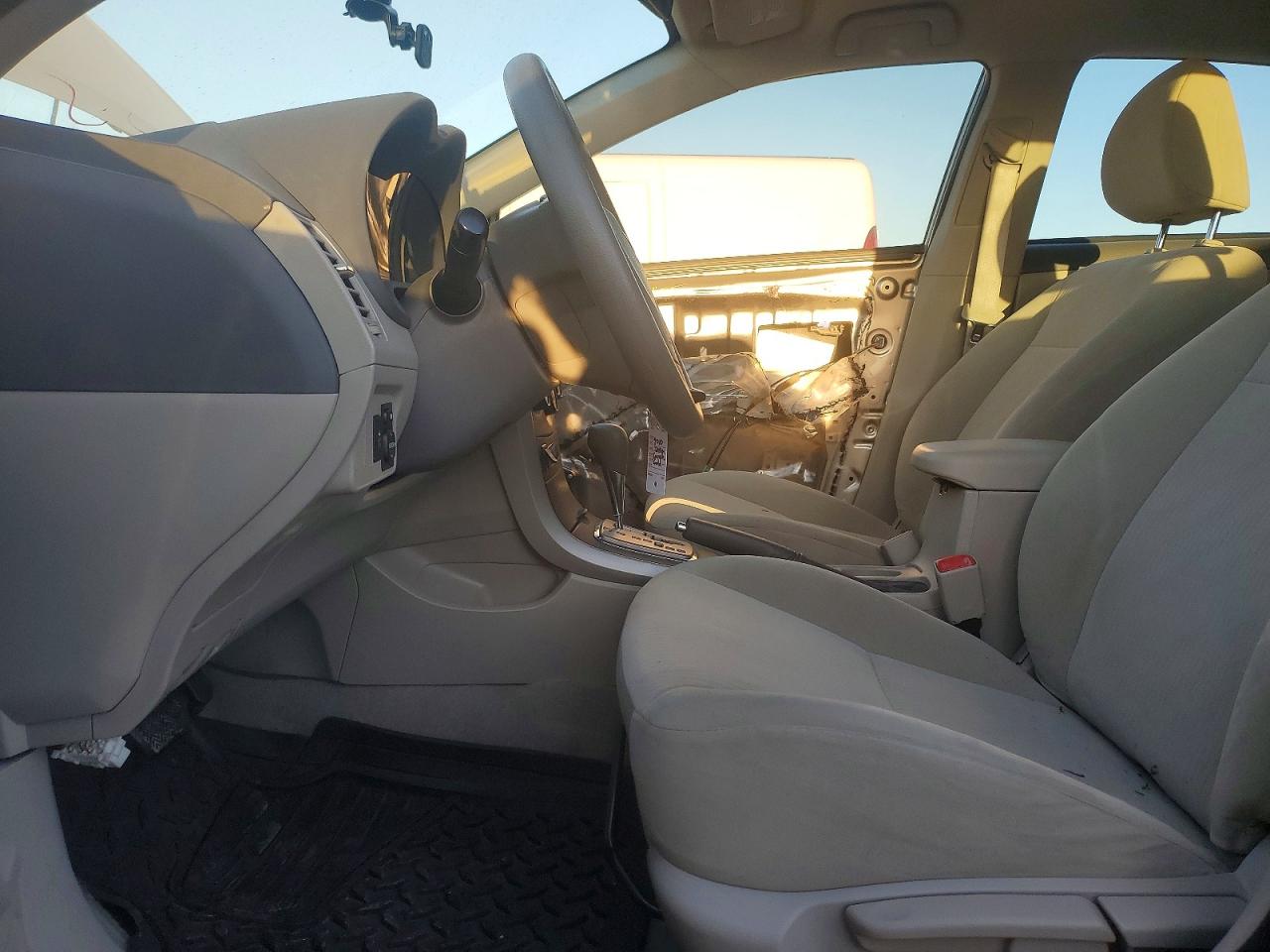 2010 TOYOTA COROLLA BASE photo 13