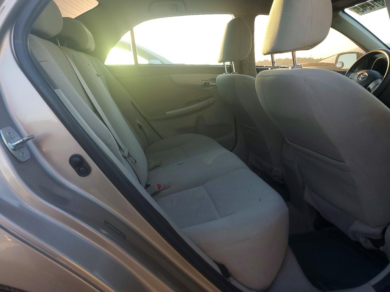 2010 TOYOTA COROLLA BASE photo 19