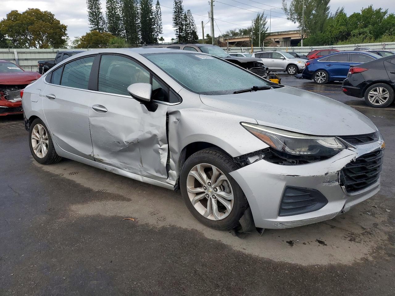 2019 CHEVROLET CRUZE LT photo 4