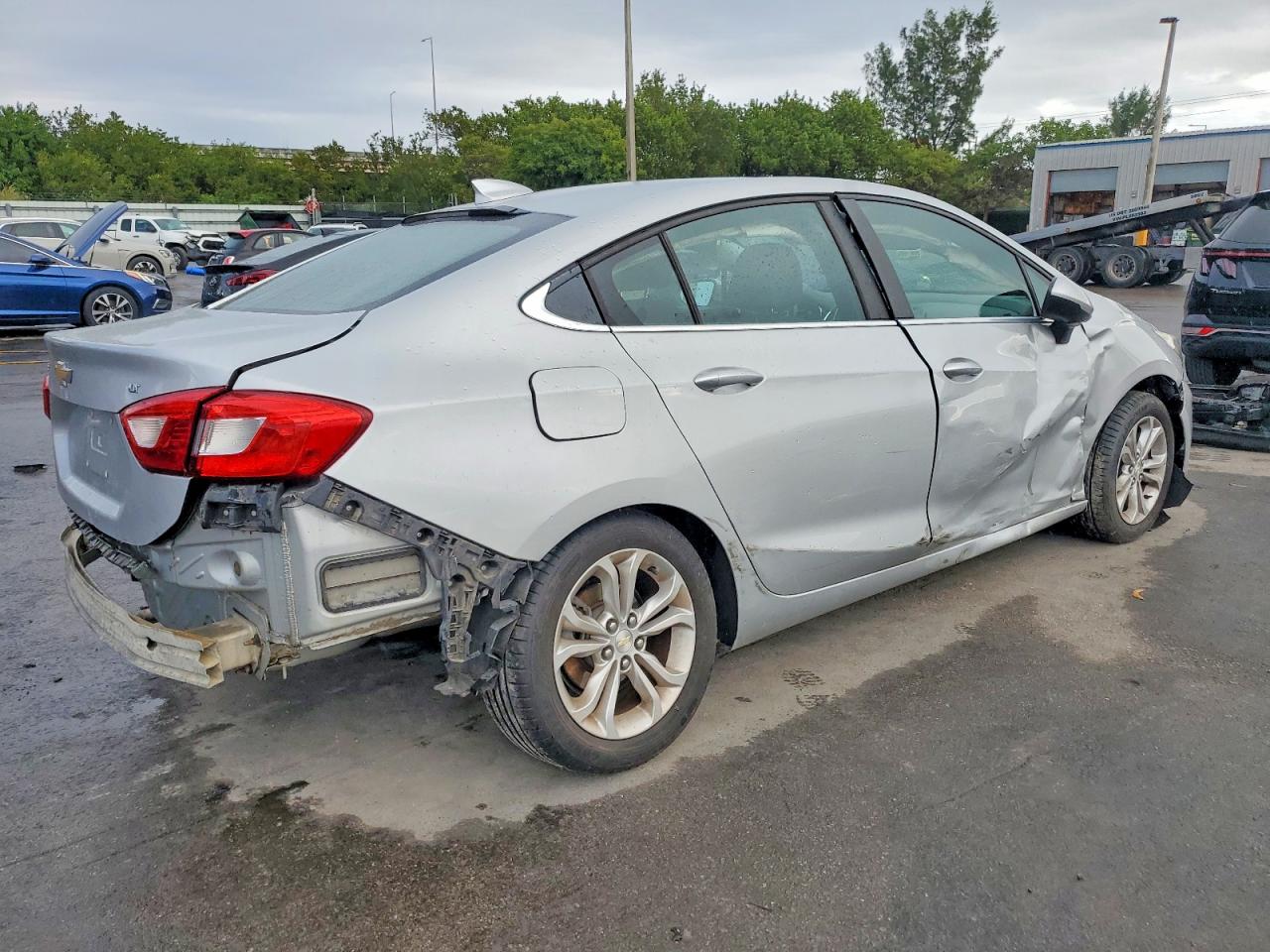 2019 CHEVROLET CRUZE LT photo 3