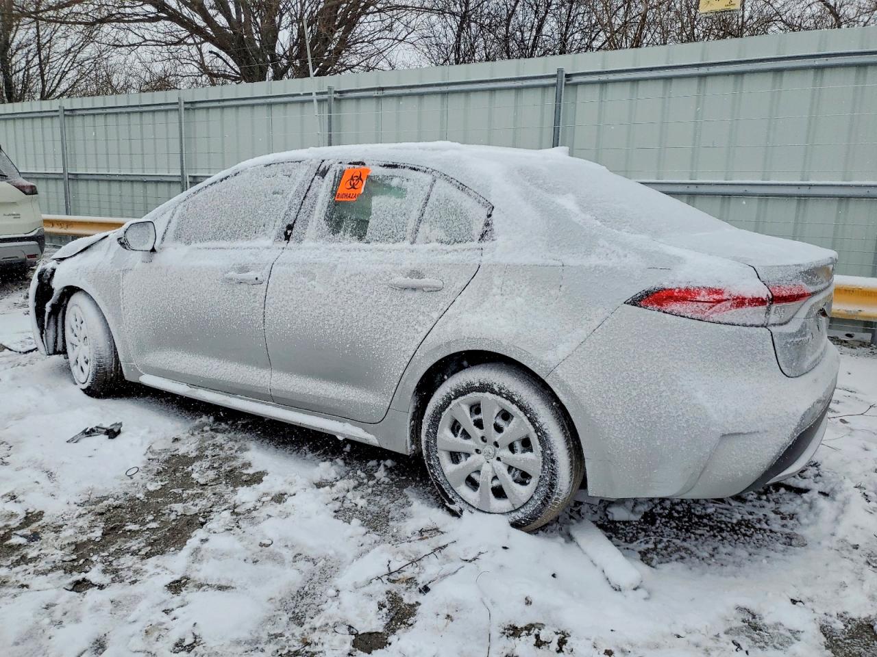 2022 TOYOTA COROLLA LE photo 2