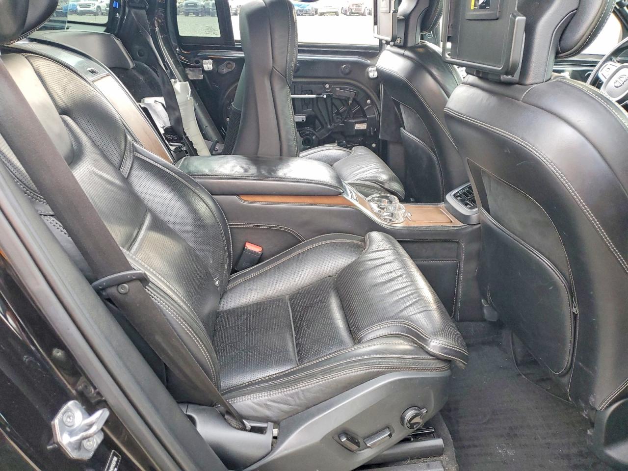 2017 VOLVO XC90 T8 photo 10