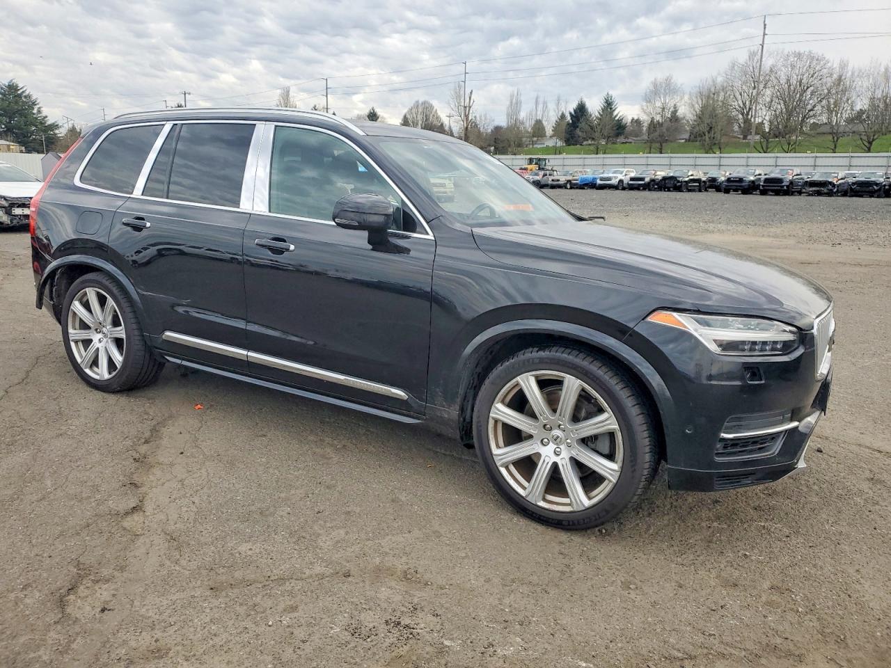 2017 VOLVO XC90 T8 photo 4