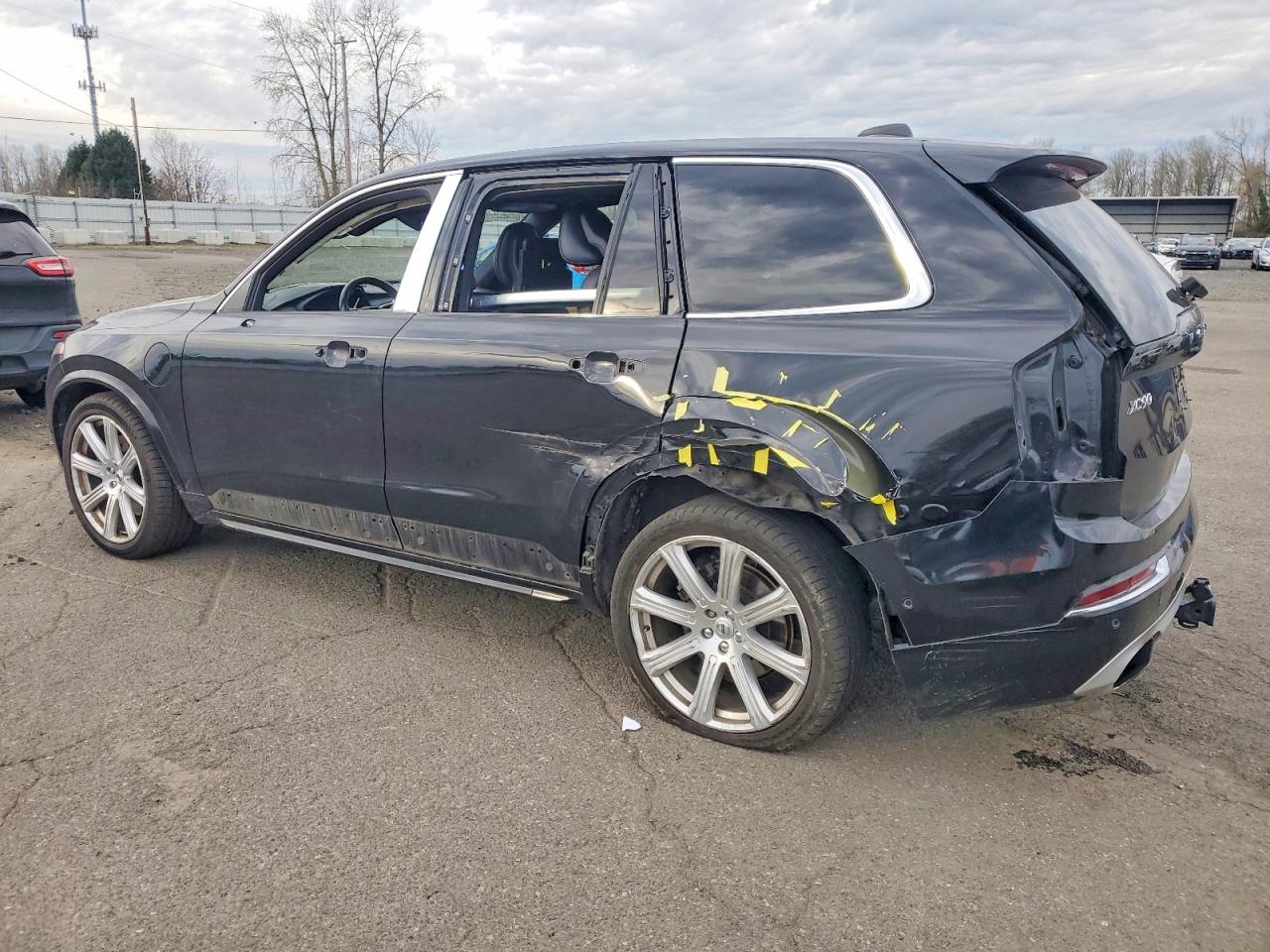 2017 VOLVO XC90 T8 photo 2