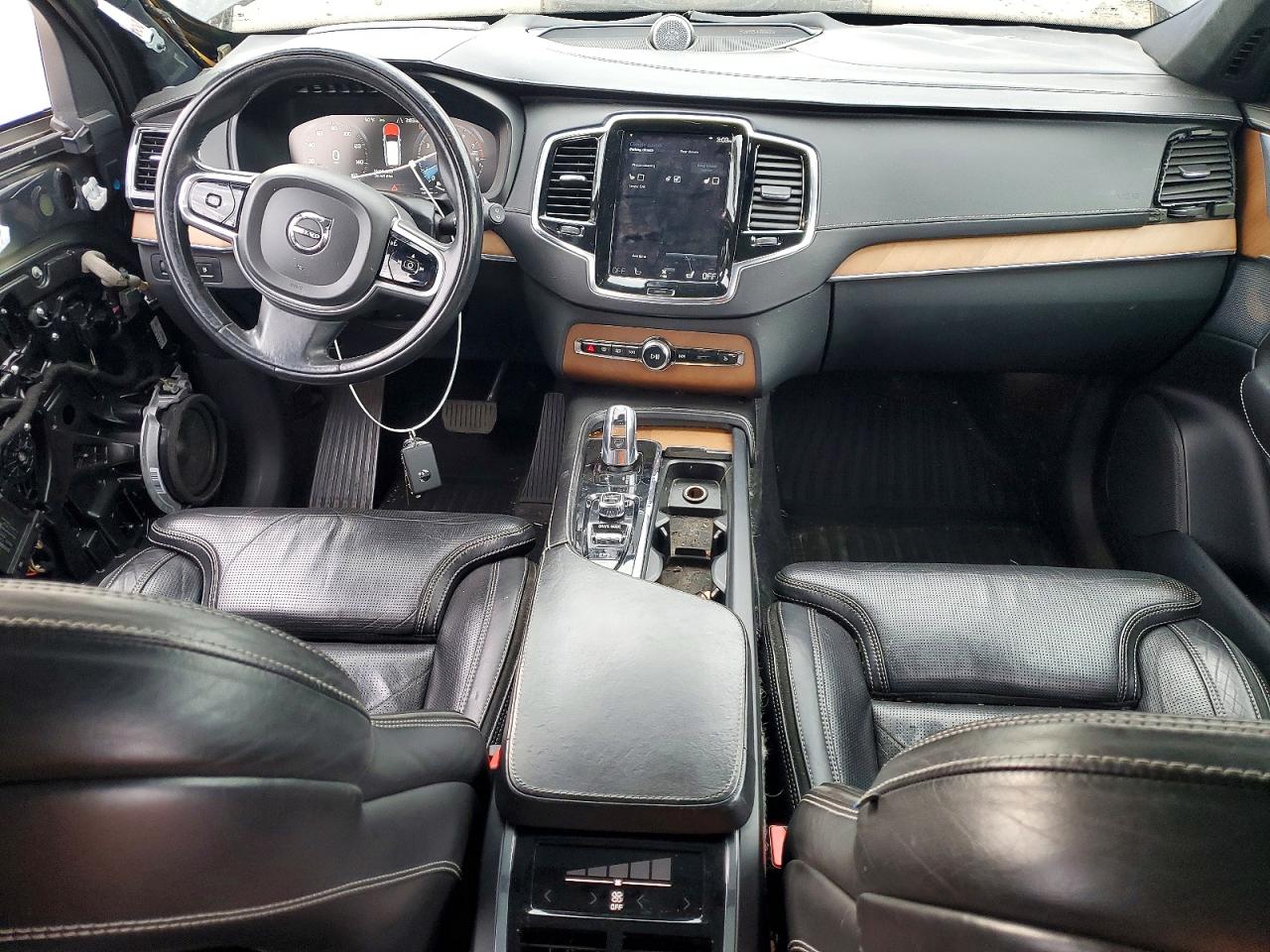 2017 VOLVO XC90 T8 photo 8