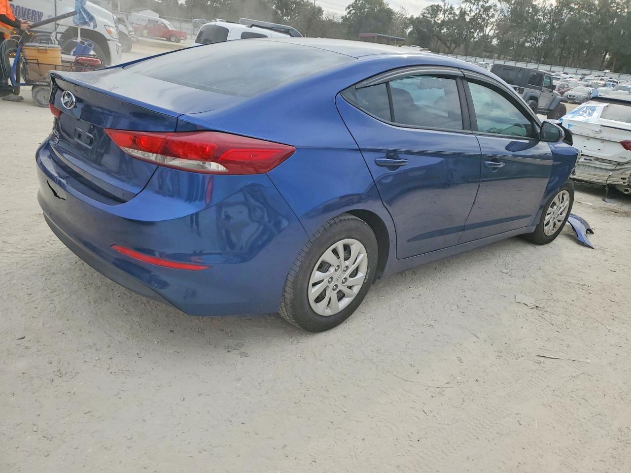 2018 HYUNDAI ELANTRA SE photo 5