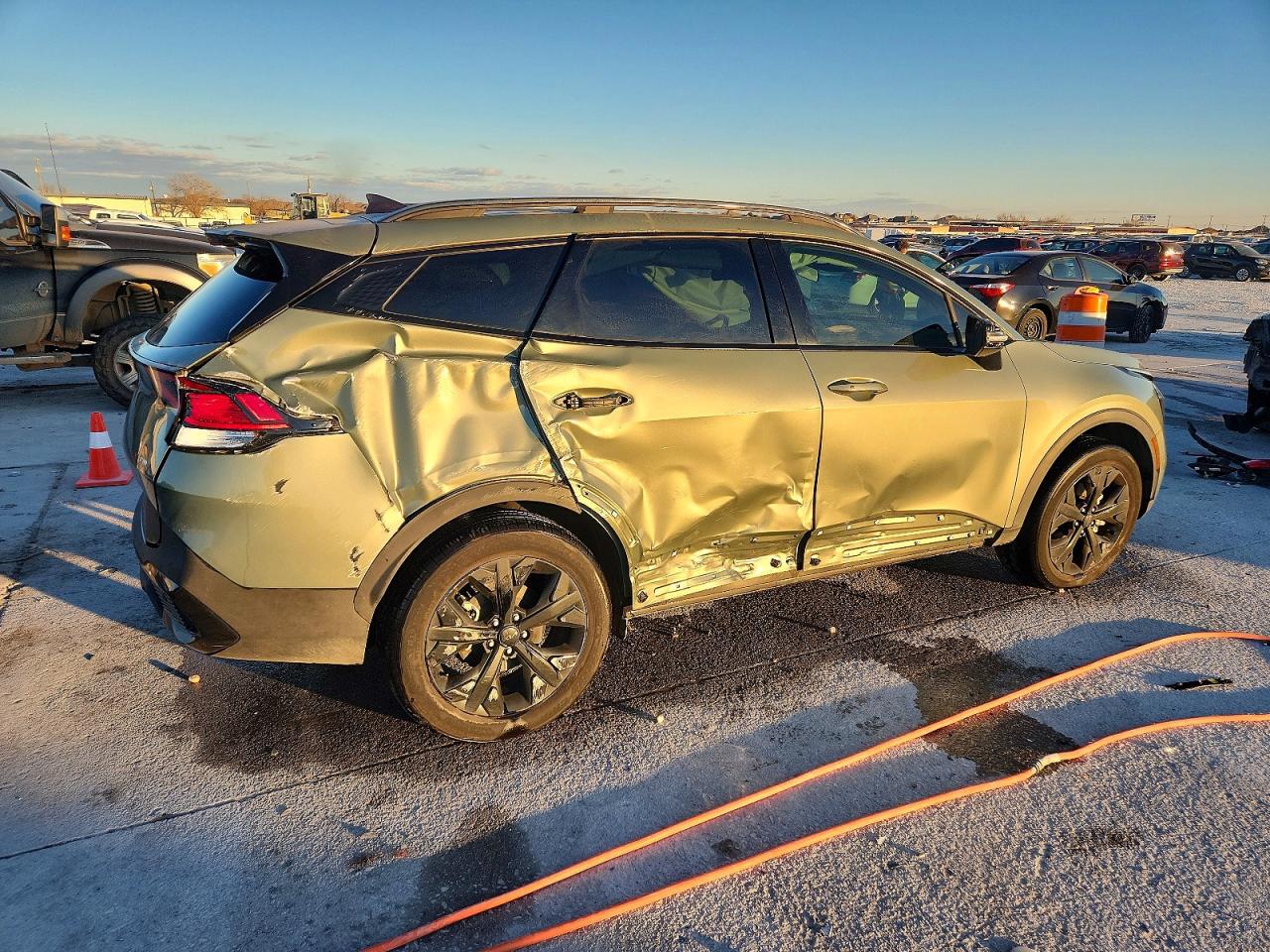 2025 KIA SPORTAGE X-LINE photo 5